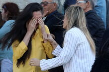 O último adeus emocionado à mãe do bebé milagre