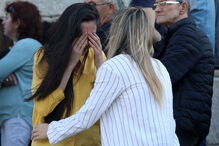 O último adeus emocionado à mãe do bebé milagre