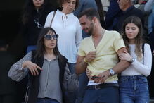 O último adeus emocionado à mãe do bebé milagre