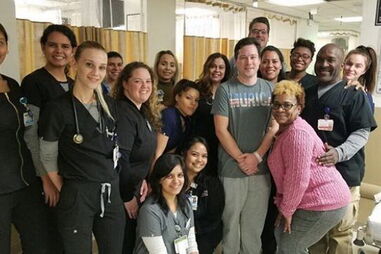 Homem e mulher envolvidos no hospital
