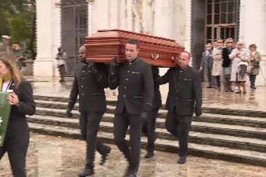 Emoção e dor no adeus a Jô Caneças