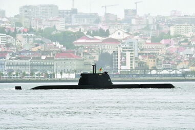‘Arpão’ chegou a Portugal em abril de 2011. Revisão deverá custar 28 milhões. Submarino gémeo ‘Tridente’ está operacional