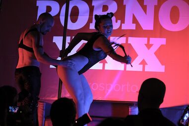 Disfarces ousados na 12ª edição do Eros no Porto