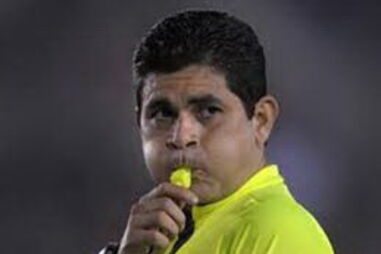 Árbitro Oscar Julian Ruiz nos tempos em que apitava