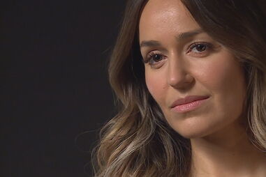 Atriz Samanta Castilho é Alexa na novela "Alguém Perdeu" da CMTV