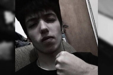 Guilherme, um dos autores de massacre em escola brasileira publicou fotos armado antes do crime