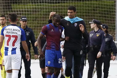 Expulsão no jogo entre Cova da Piedade e FC Porto B obrigou à intervenção da polícia 