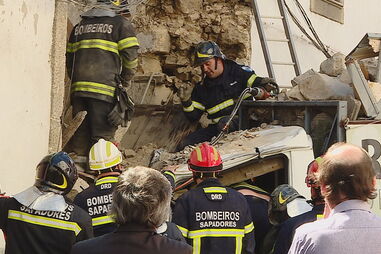 Despiste destrói casa e fere três trabalhadores em Braga