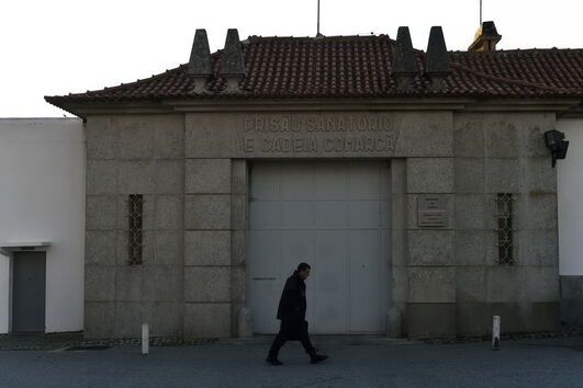 Homem e mulher detidos por introduzirem droga na cadeia da Guarda durante visita a recluso