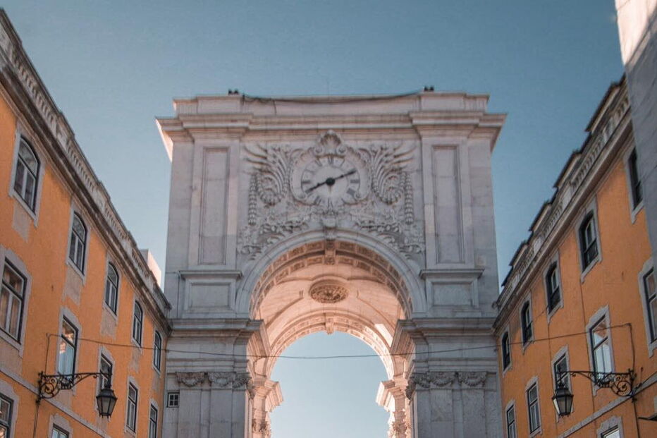 Casal português de bloguers arrasado após foto “irresponsável” em comboio