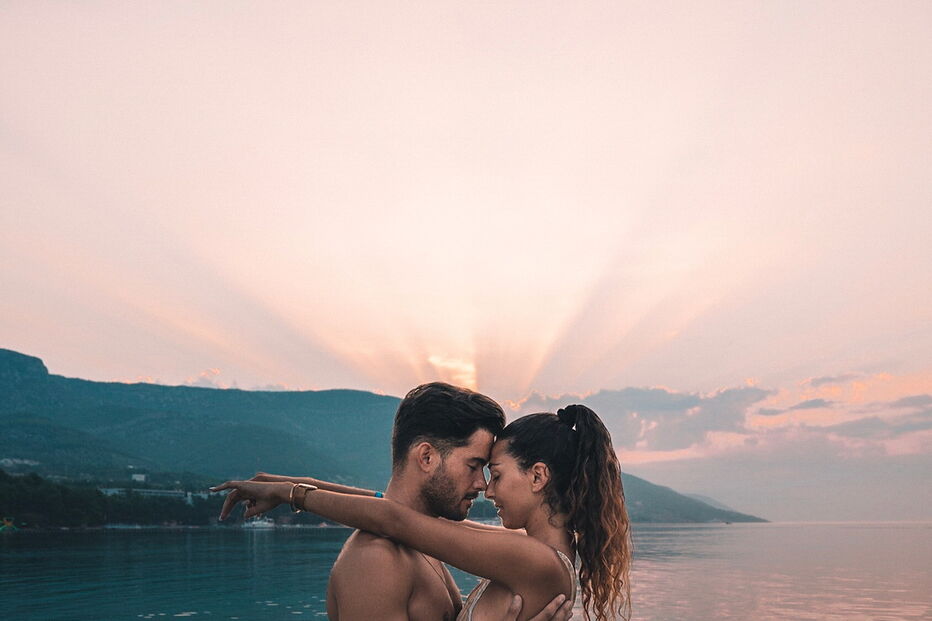 Casal português de bloguers arrasado após foto “irresponsável” em comboio