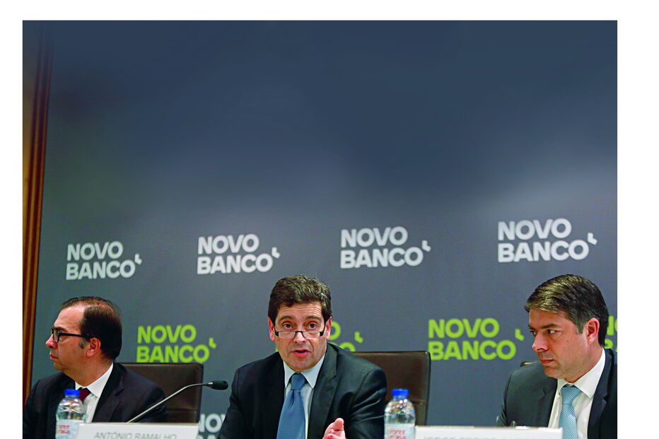 António Ramalho (ao centro) na apresentação das contas do Novo Banco