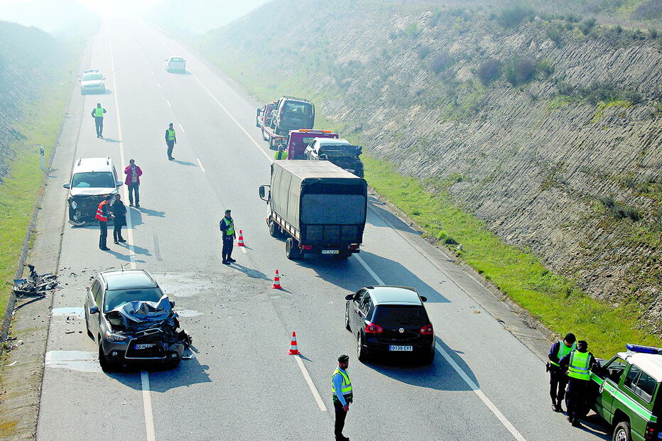 Acidente que envolveu um pesado e cinco ligeiros, deixou ferido o comandante da GNR de Valpaços