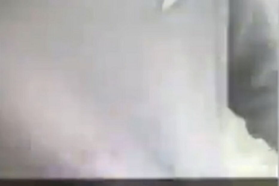 Jovem com as roupas ensanguentadas no vídeo partilhado nas redes sociais 