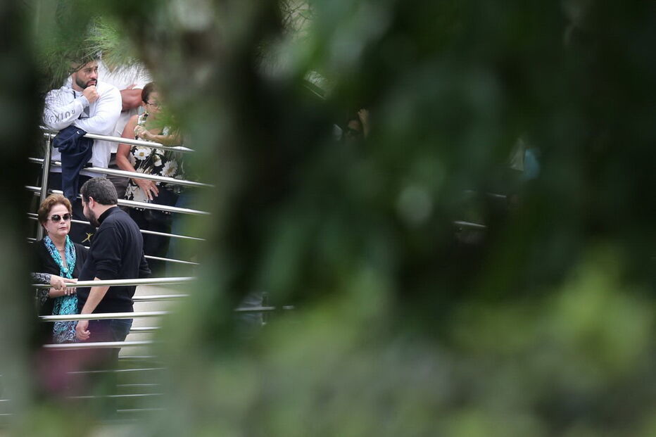 Também Dilma esteve presente no funeral do neto de Lula