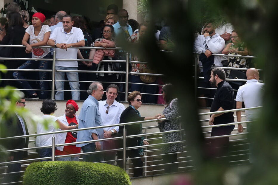 Também Dilma esteve presente no funeral do neto de Lula