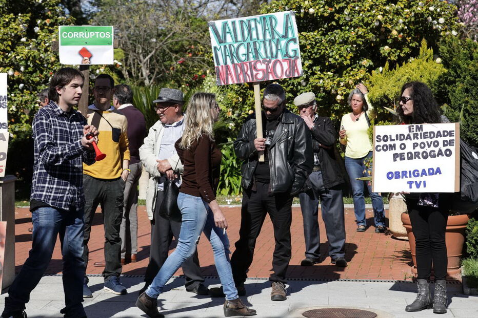 Protesto contra executivo de Pedtrógão Grande recebido com resistência verbal de residentes
