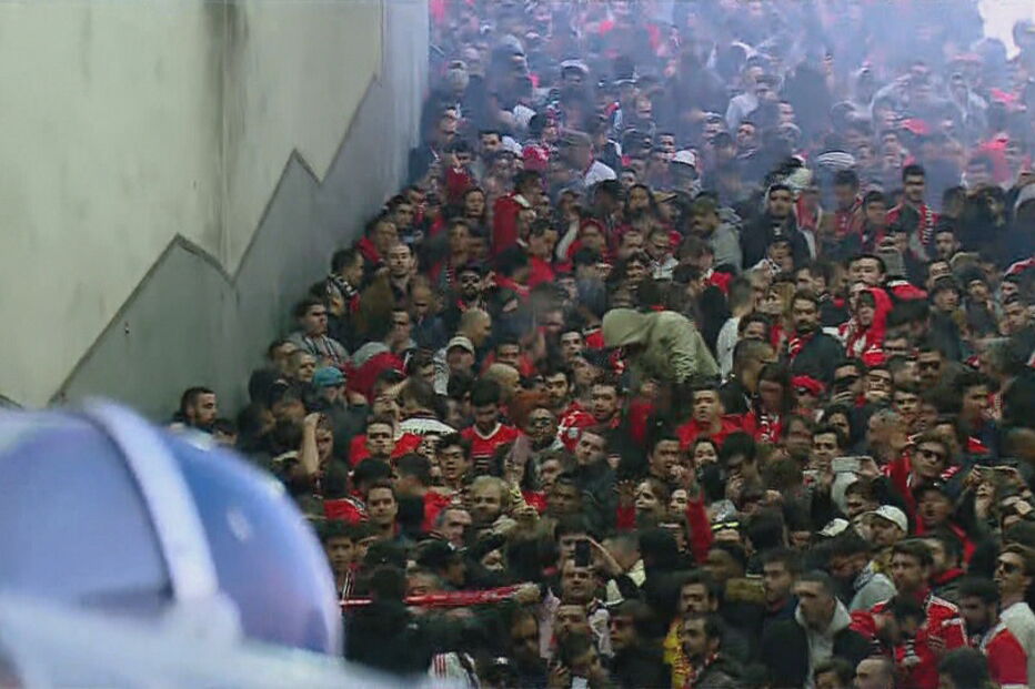 Adeptos do Benfica já chegaram ao estádio do Dragão