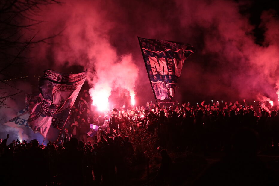 Adeptos do FC Porto nas imediações do estádio do Dragão