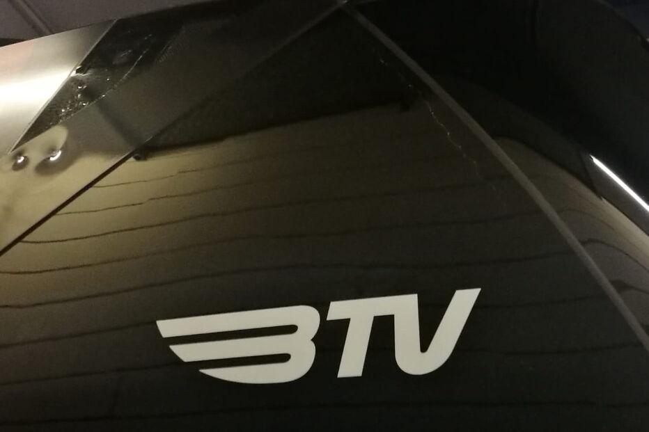 Autocarro do Benfica e carro de Vieira apedrejados no Dragão