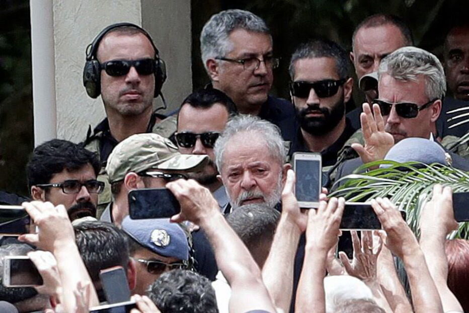 Lula da Silva promete provar ao neto morto que não é ladrão