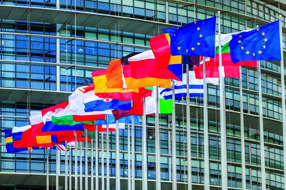 Estados europeus puseram em causa os critérios da Comissão Europeia para elaborar uma lista que inclui a Arábia Saudita e territórios norte-americanos 