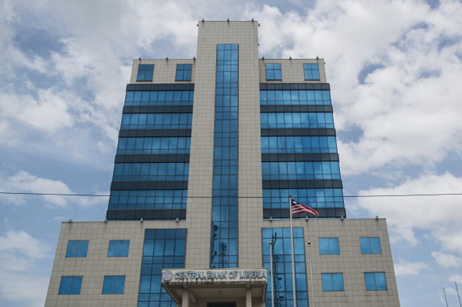 Auditoria ao banco central da Libéria leva a detenção de três ex-responsáveis
