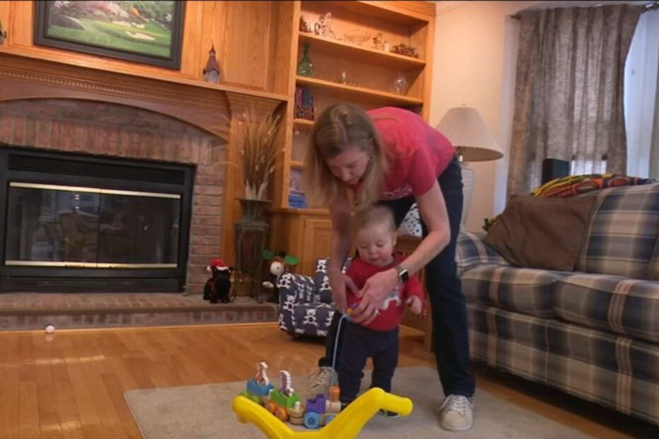 Pais pedem a enfermeira que adote o próprio filho