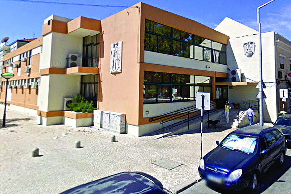 Médico masturba-se e apalpa doente em consulta