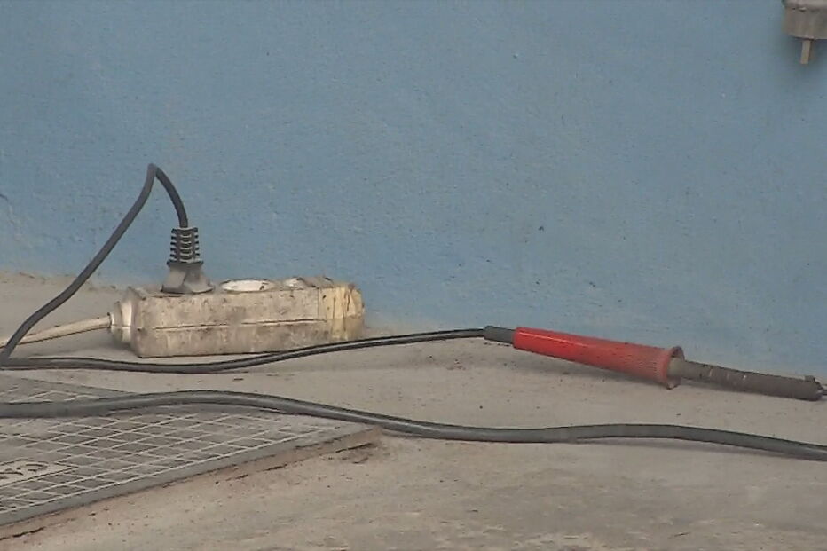 Oficina de automóveis arde em Valadares, Gaia 