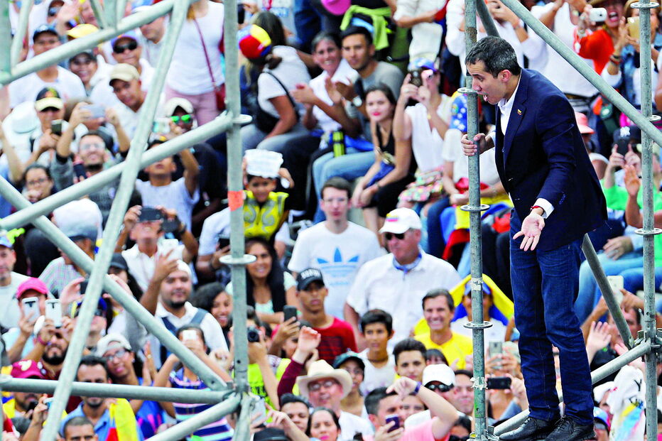 Guaidó foi recebido  em apoteose por milhares de apoiantes em Caracas