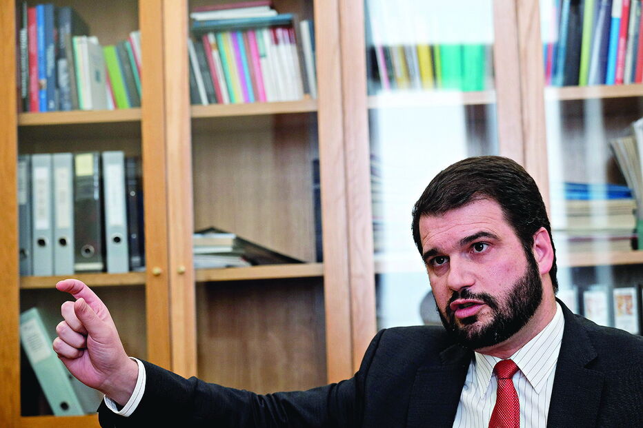 João Paulo Correia, deputado do PS, desafiou ontem Passos Coelho e Maria Luís Albuquerque a irem ao Parlamento  