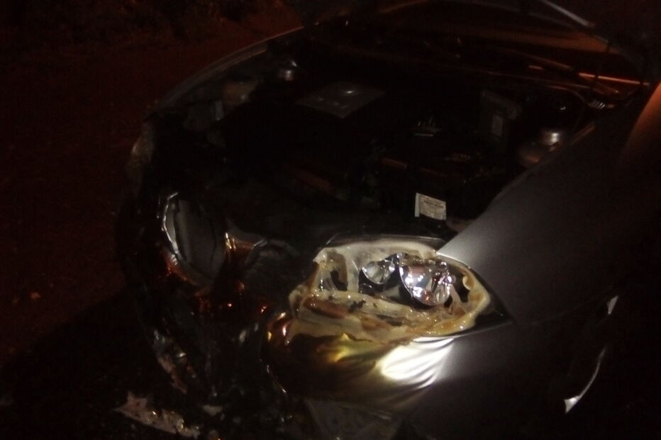 Cinco carros totalmente destruídos após incêndio em Queijas