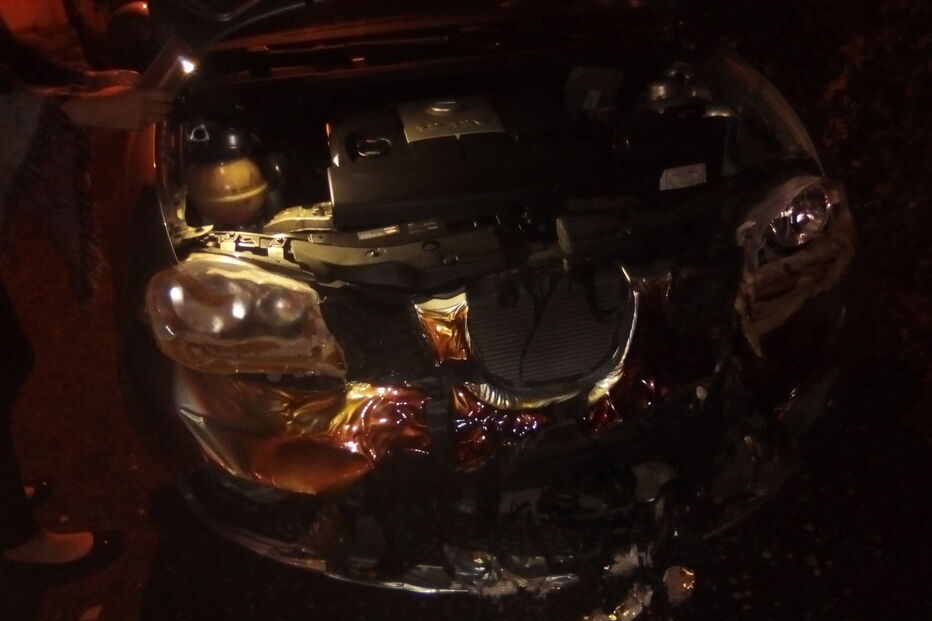 Cinco carros totalmente destruídos após incêndio em Queijas