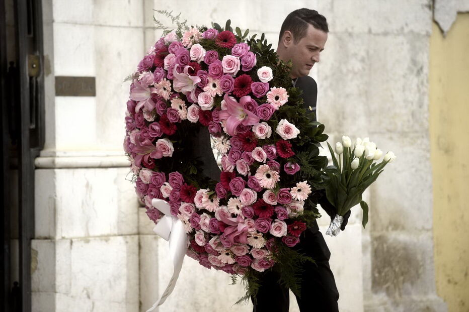 Emoção e dor no adeus a Jô Caneças