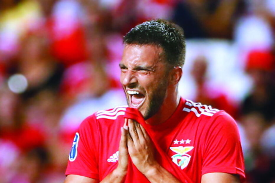 Samaris, médio do Benfica