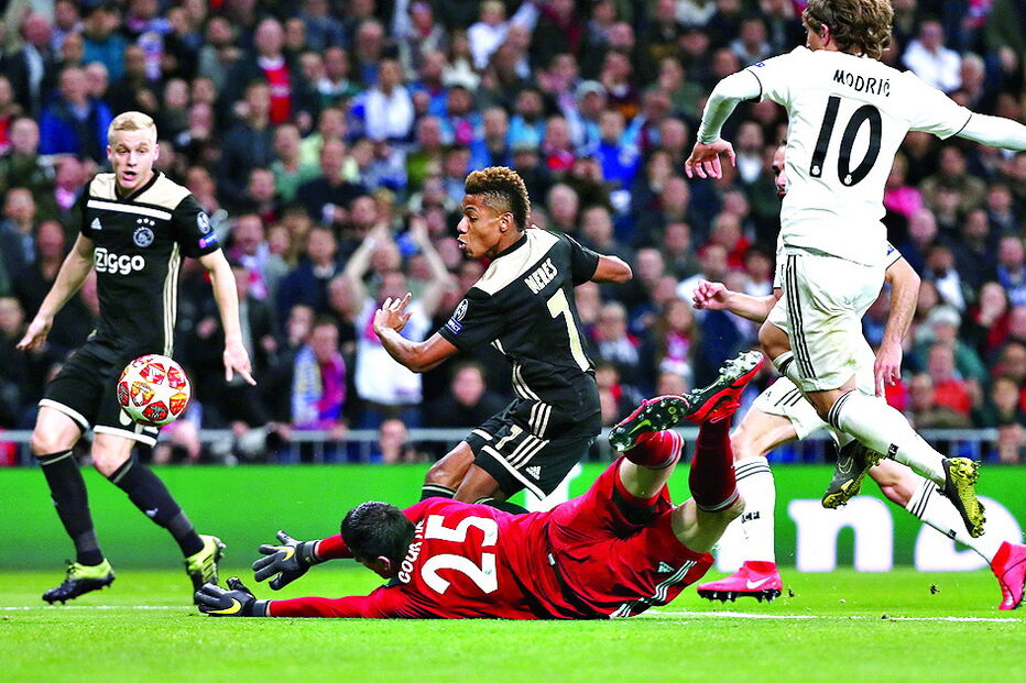 Neres marcou o golo (2-0) que deu vantagem ao Ajax na eliminatória