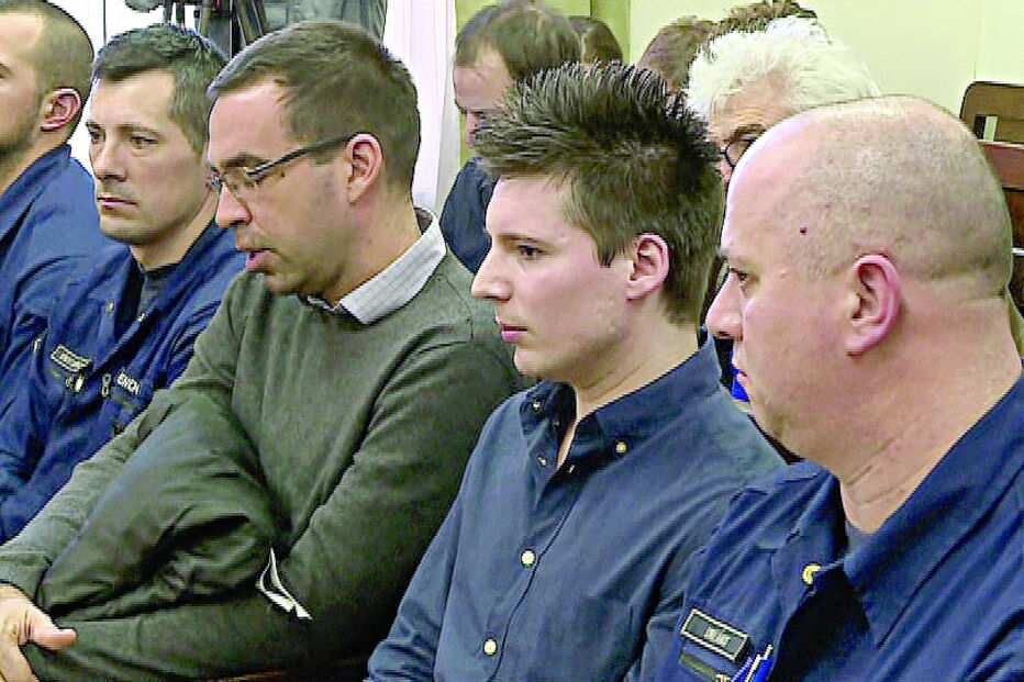 Pirata informático Rui Pinto ficou ontem a conhecer a decisão da Justiça húngara, que deu  ‘luz verde’ à extradição do jovem para Portugal. O hacker surgiu algemado em tribunal  