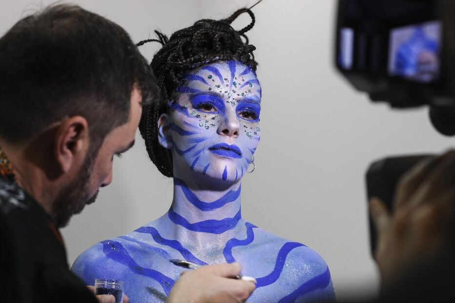 Marta Viveiros caracterizada para emissão especial de Carnaval na CMTV