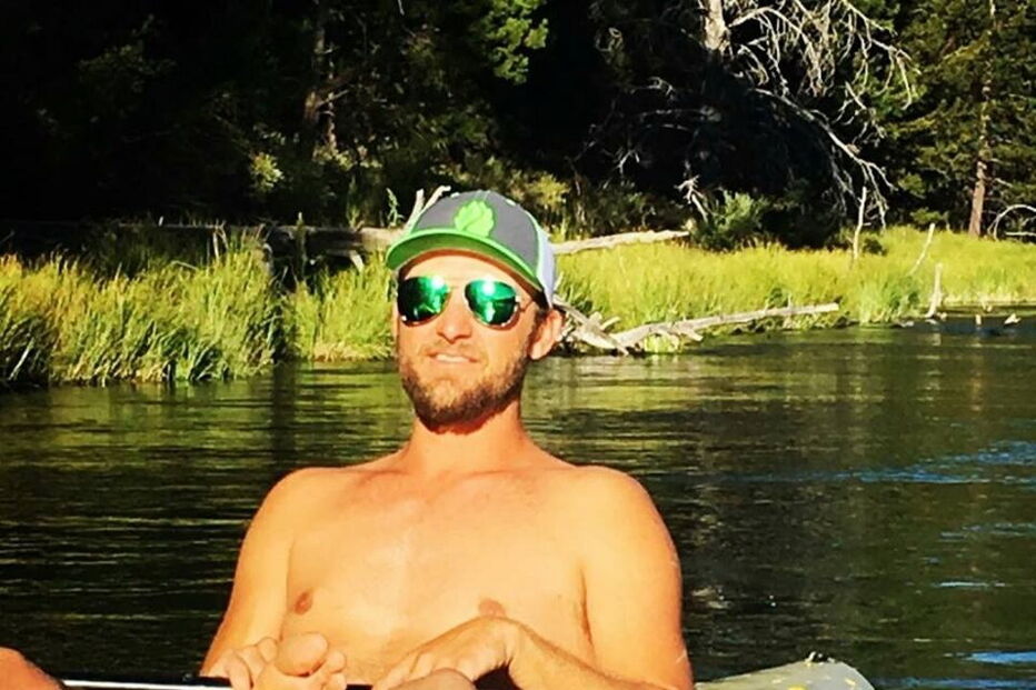 Homem e cão sobrevivem cinco dias presos em carro a comer molho de tacos