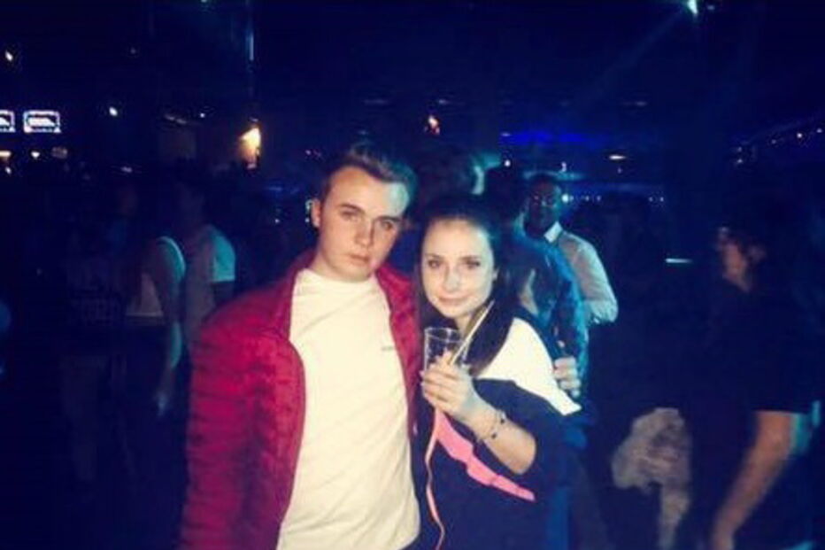 Tara e Jack em noite de copos