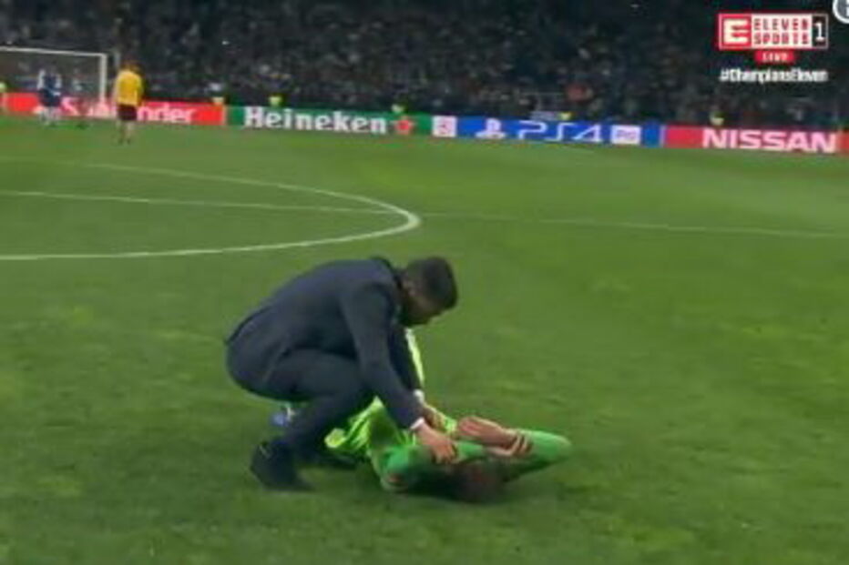 Sérgio Conceição consola guarda-redes do Roma após derrota