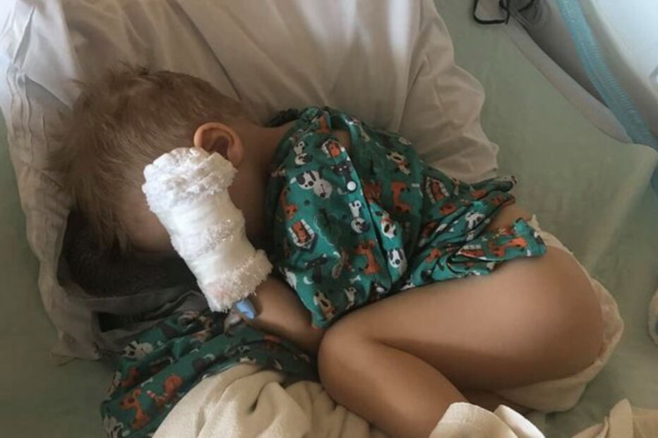Menino de dois anos engasga-se e quase morre com pipopa alojada no pulmão