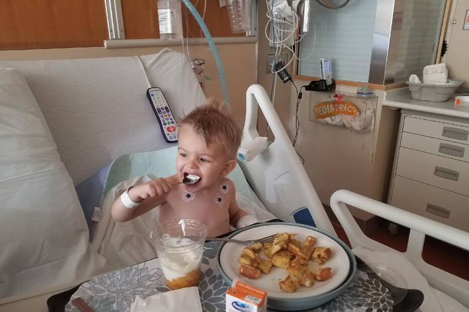 Menino de dois anos engasga-se e quase morre com pipopa alojada no pulmão