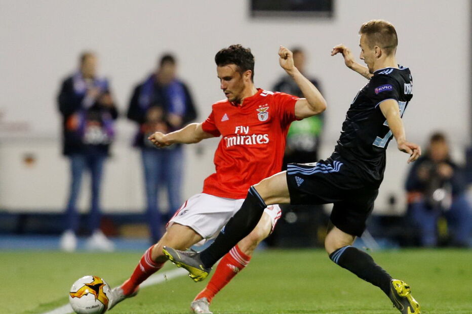 Corchia em lance do Dínamo de Zagreb - Benfica