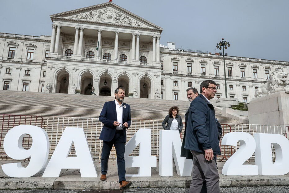 Mário Nogueira em protesto da Fenprof junto ao Parlamento