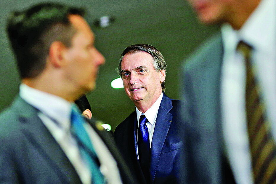 Jair Bolsonaro publicou vídeo obsceno na sua conta oficial de Twitter para criticar excessos do Carnaval 