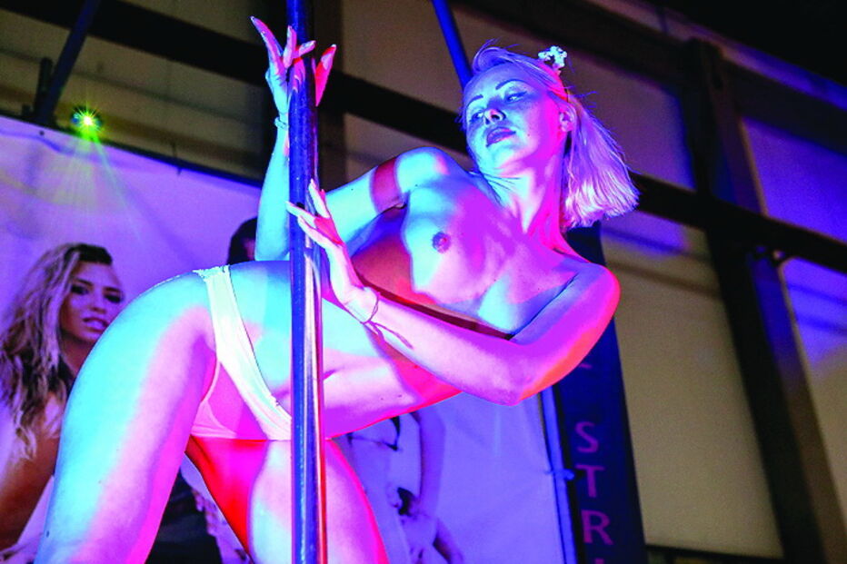Espetáculos de striptease são sempre muito apreciados pelo público 