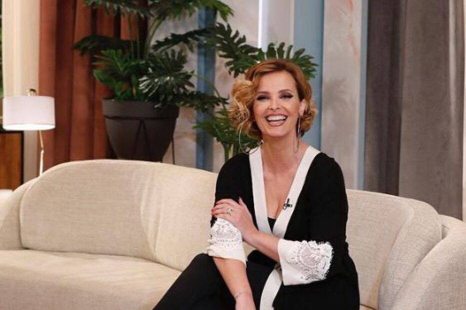 Cristina Ferreira mostra-se com sapatos de mais de mil euros no dia da mulher