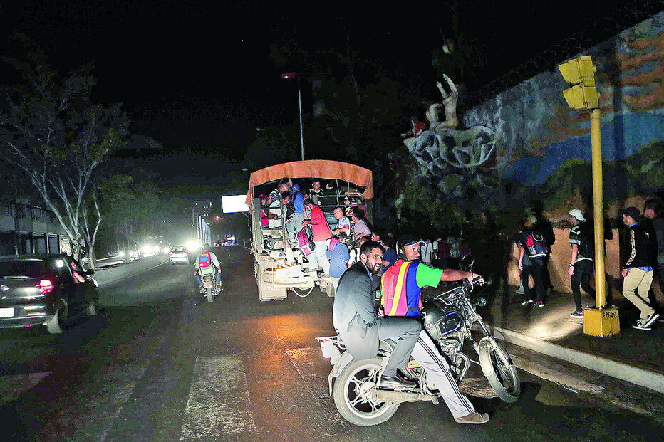 Caracas ficou totalmente às escuras a partir do fim da tarde de quinta-feira  